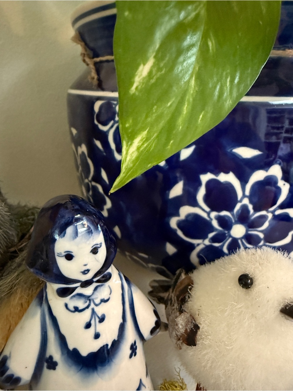 Hand Made Vintage Gzhel Russian Porcelain Figurine-Lovely and Unique Floral Girl - Picture 8 of 9